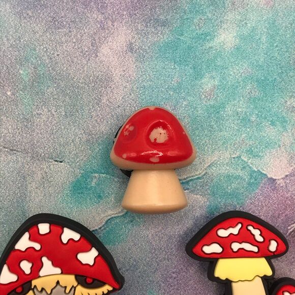 Mushroom Shoe Charm Set - Picture 2 of 7